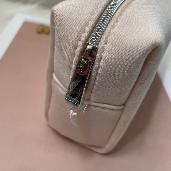 Pouch and mini cosmetics bundle - Picture 5 of 6